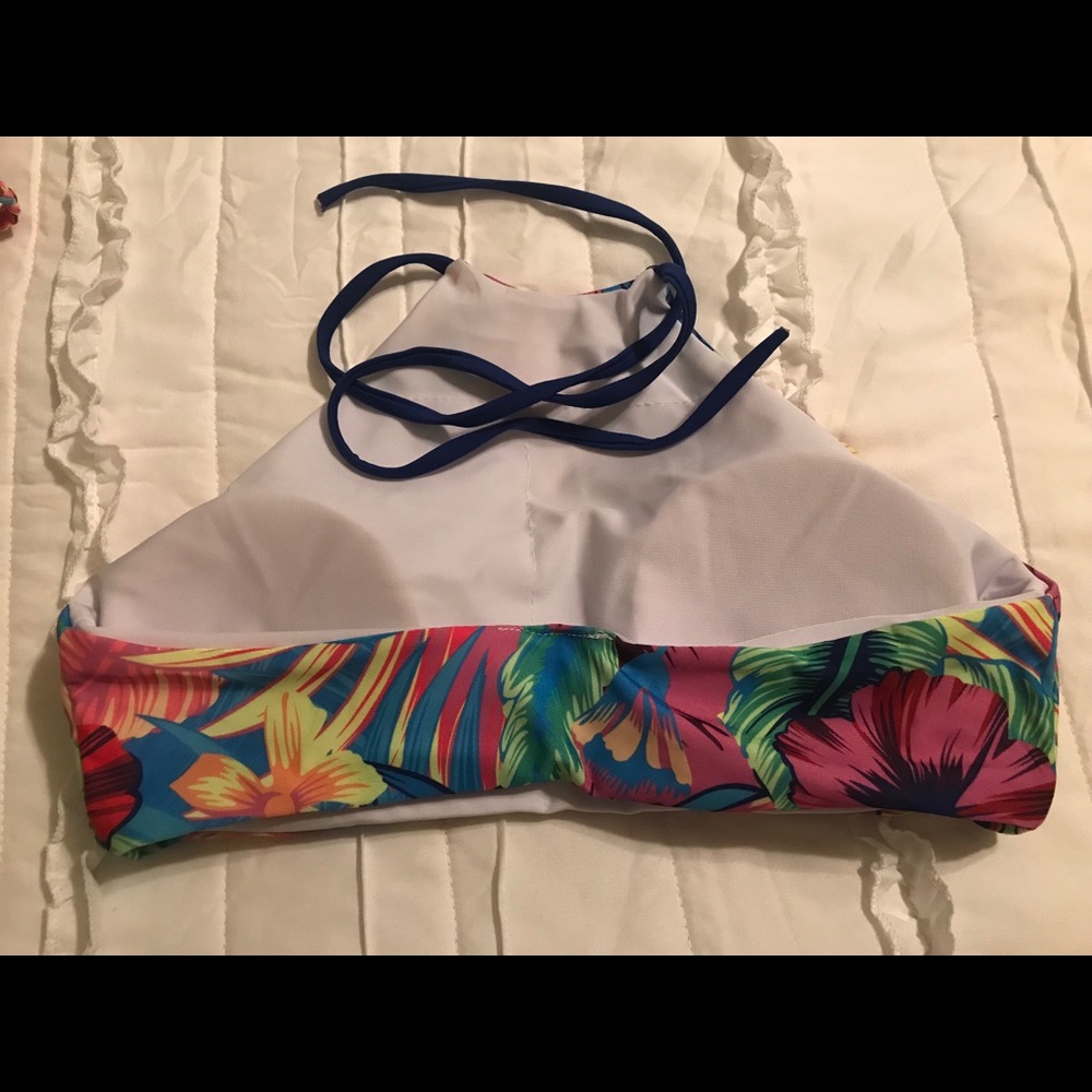 Bikini - Picture 3 of 5